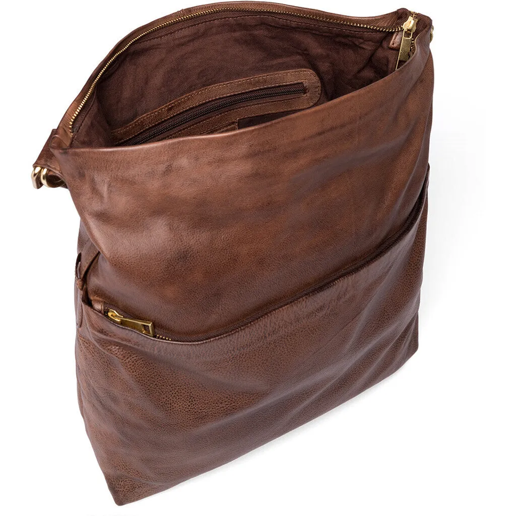 Spacious shoulder bag in nice leather quality / 15824 - Brandy